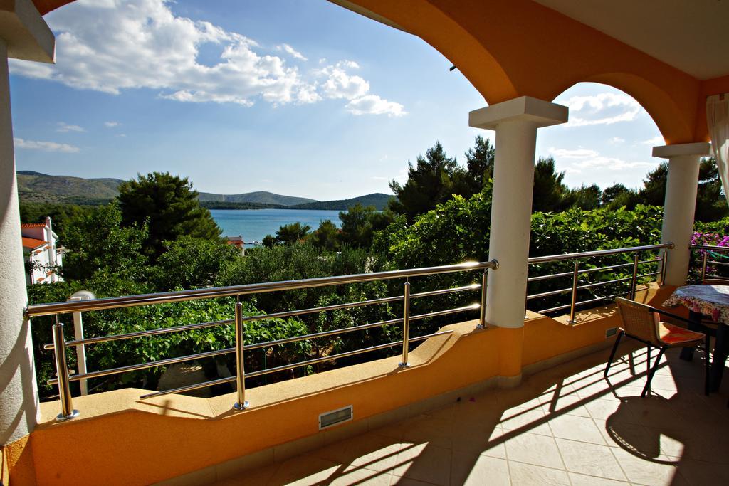 Apartments Villa Ra Zaboric Exterior photo