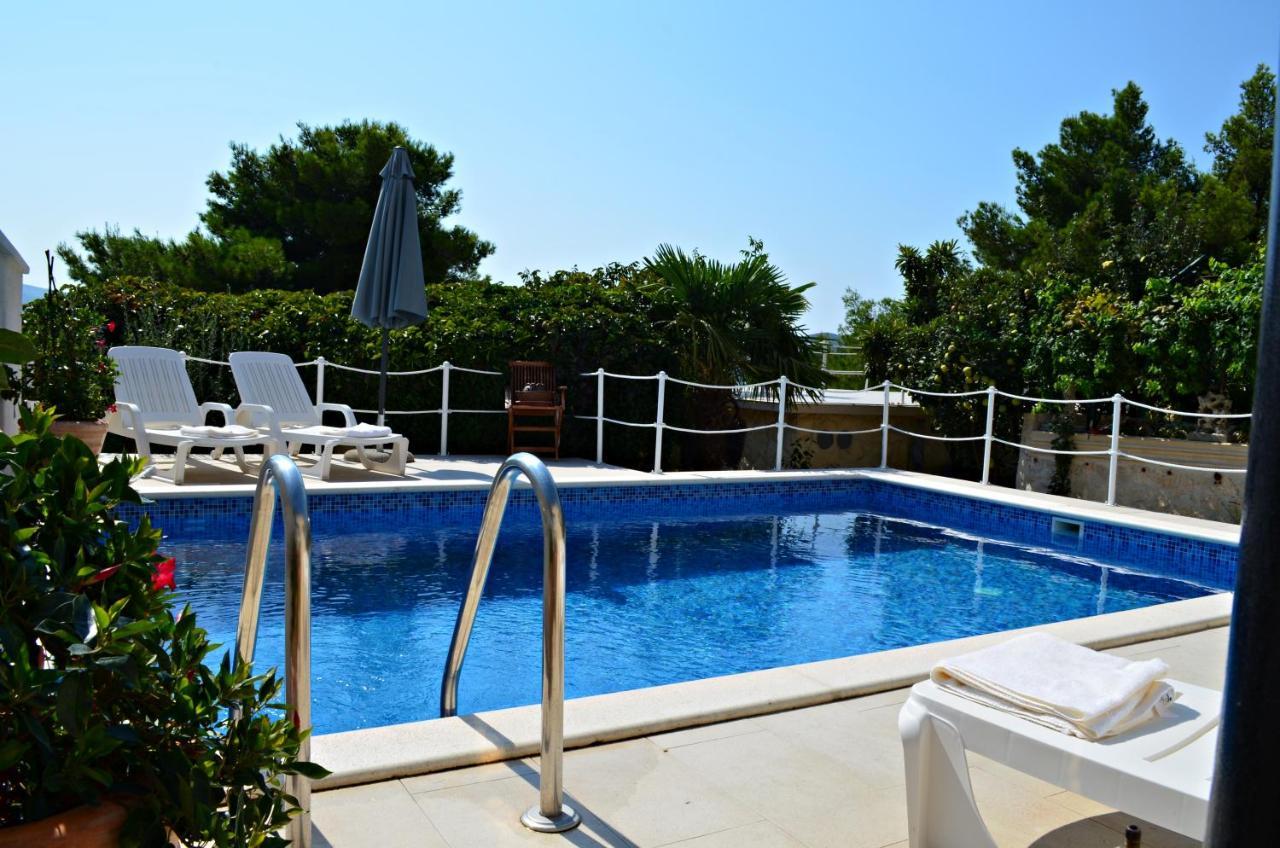Apartments Villa Ra Zaboric Exterior photo